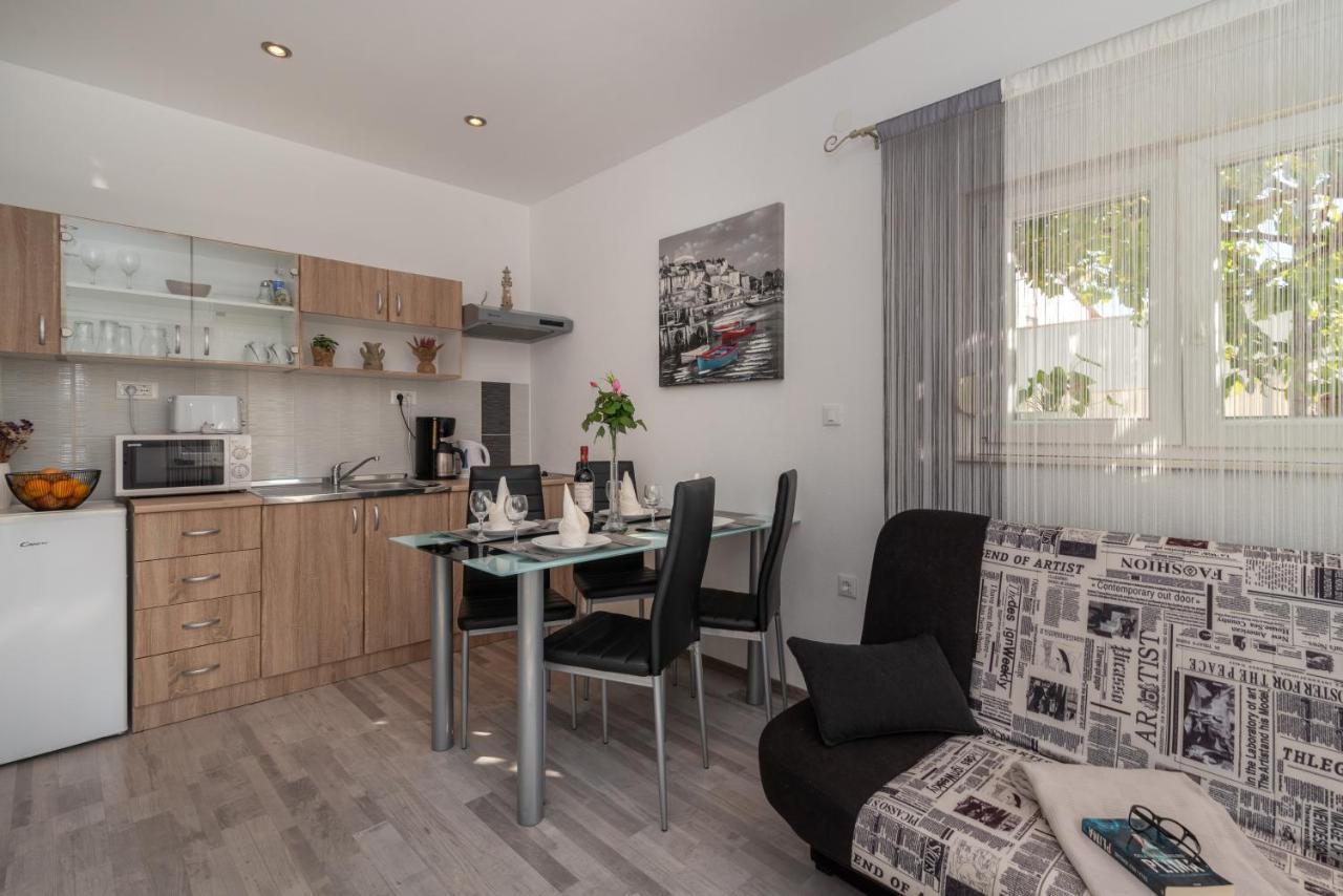 Apartments Bruna Trogir Exterior photo