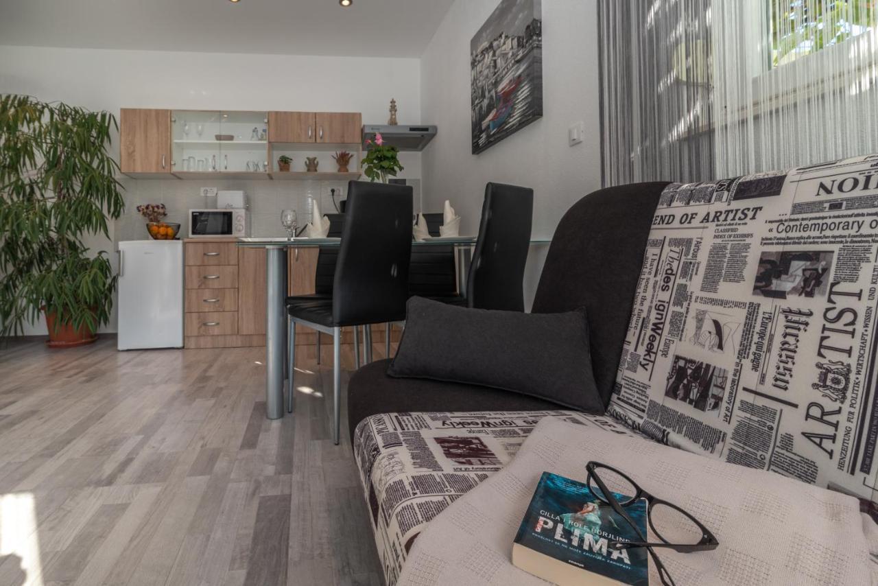 Apartments Bruna Trogir Exterior photo