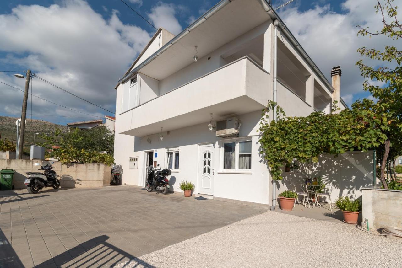 Apartments Bruna Trogir Exterior photo
