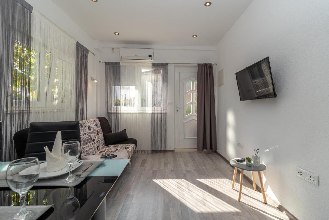 Apartments Bruna Trogir Exterior photo
