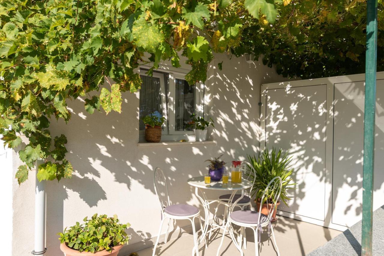 Apartments Bruna Trogir Exterior photo