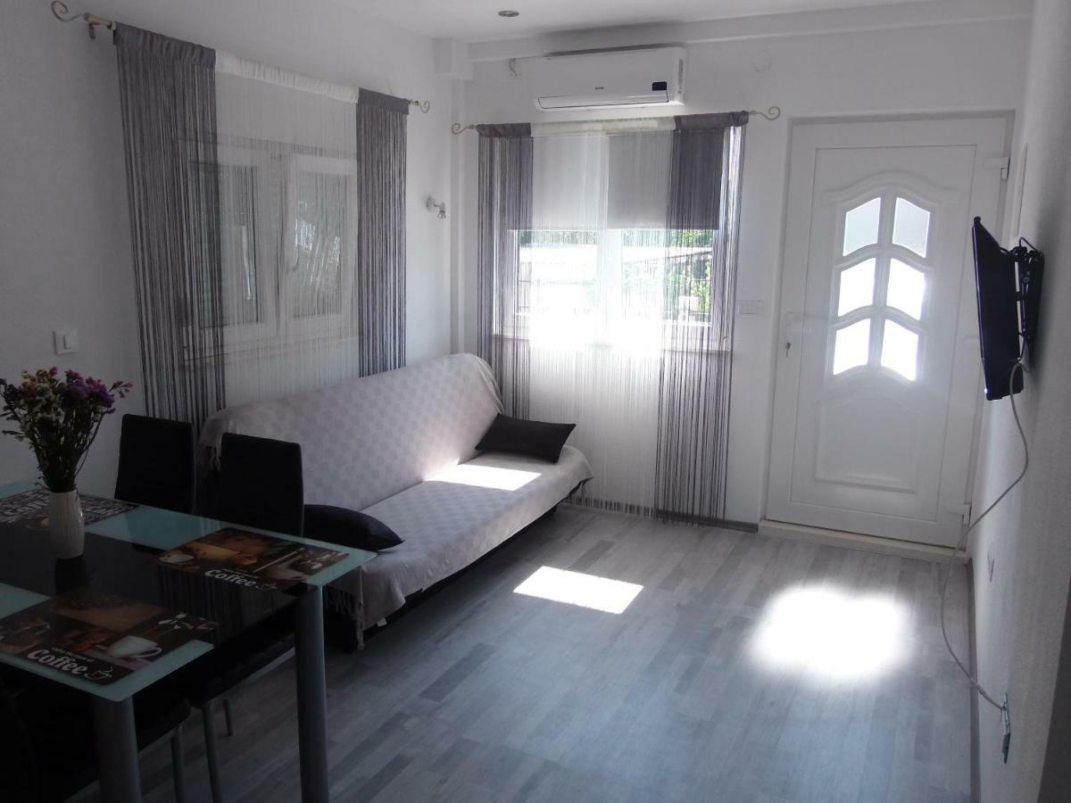 Apartments Bruna Trogir Exterior photo