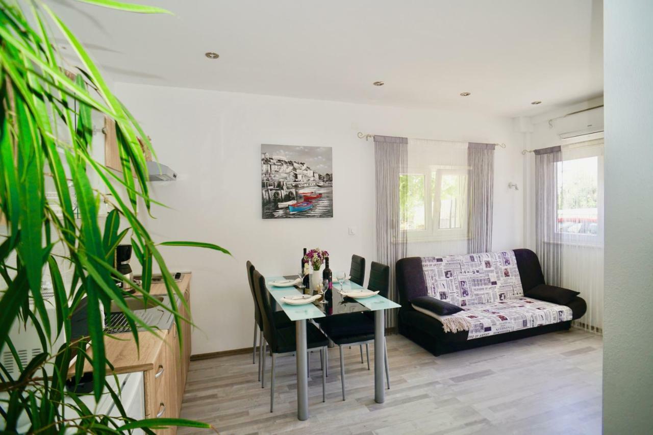 Apartments Bruna Trogir Exterior photo