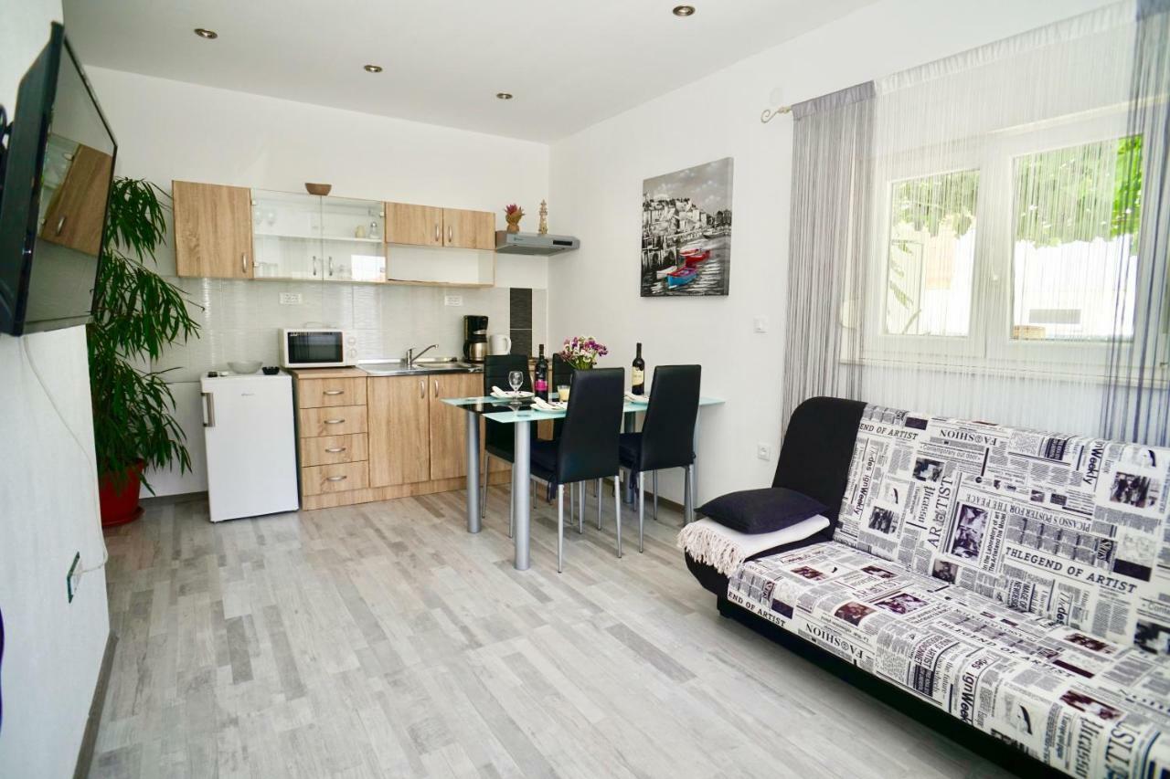 Apartments Bruna Trogir Exterior photo