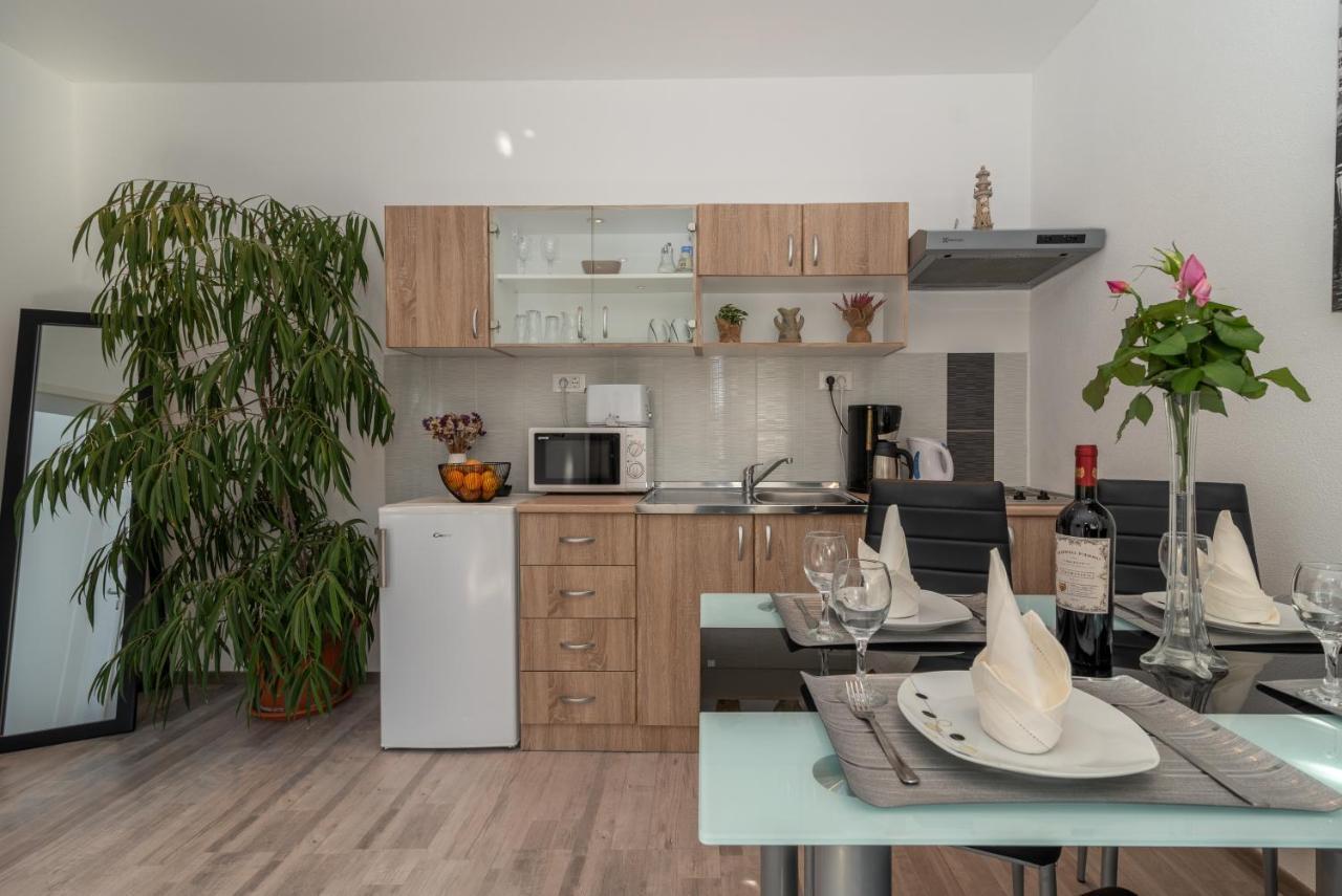 Apartments Bruna Trogir Exterior photo