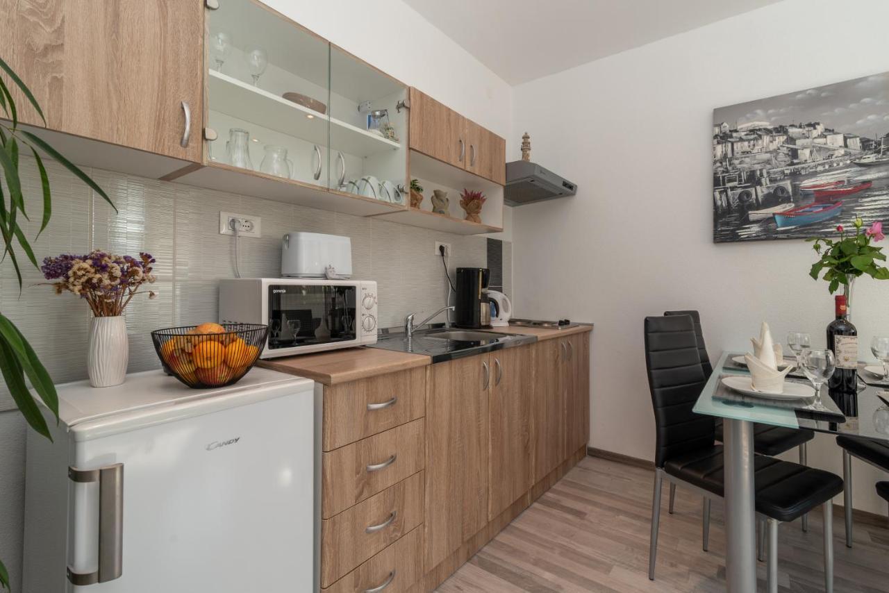 Apartments Bruna Trogir Exterior photo