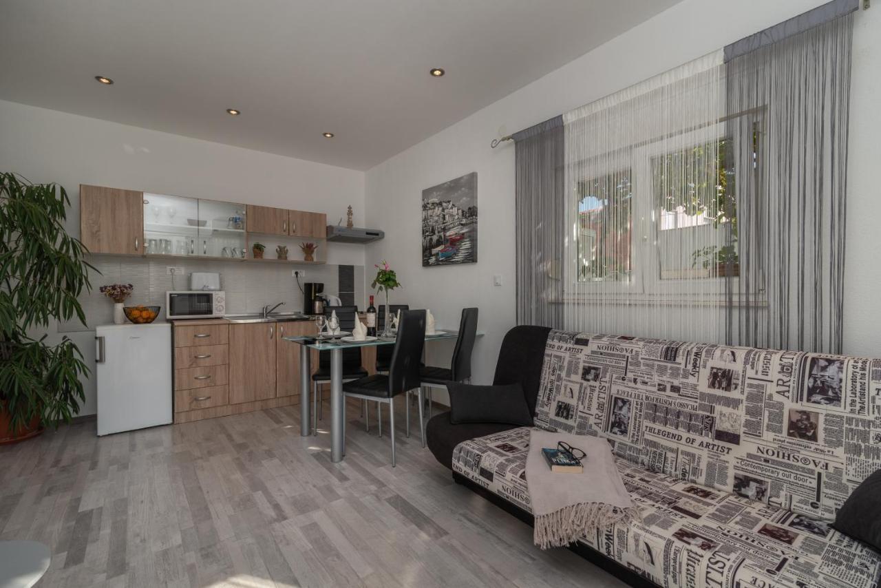 Apartments Bruna Trogir Exterior photo